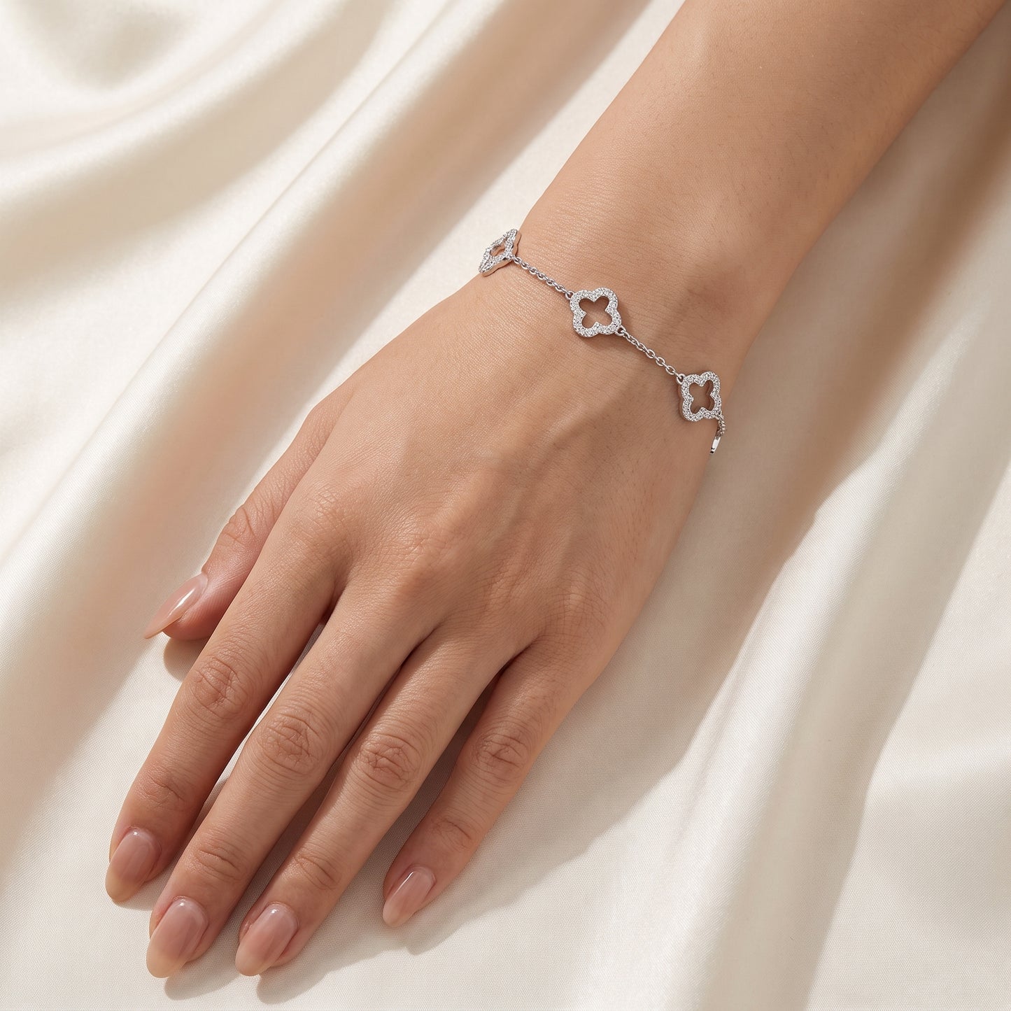Silver Plated Clover Bracelet with Zircondia Crystals